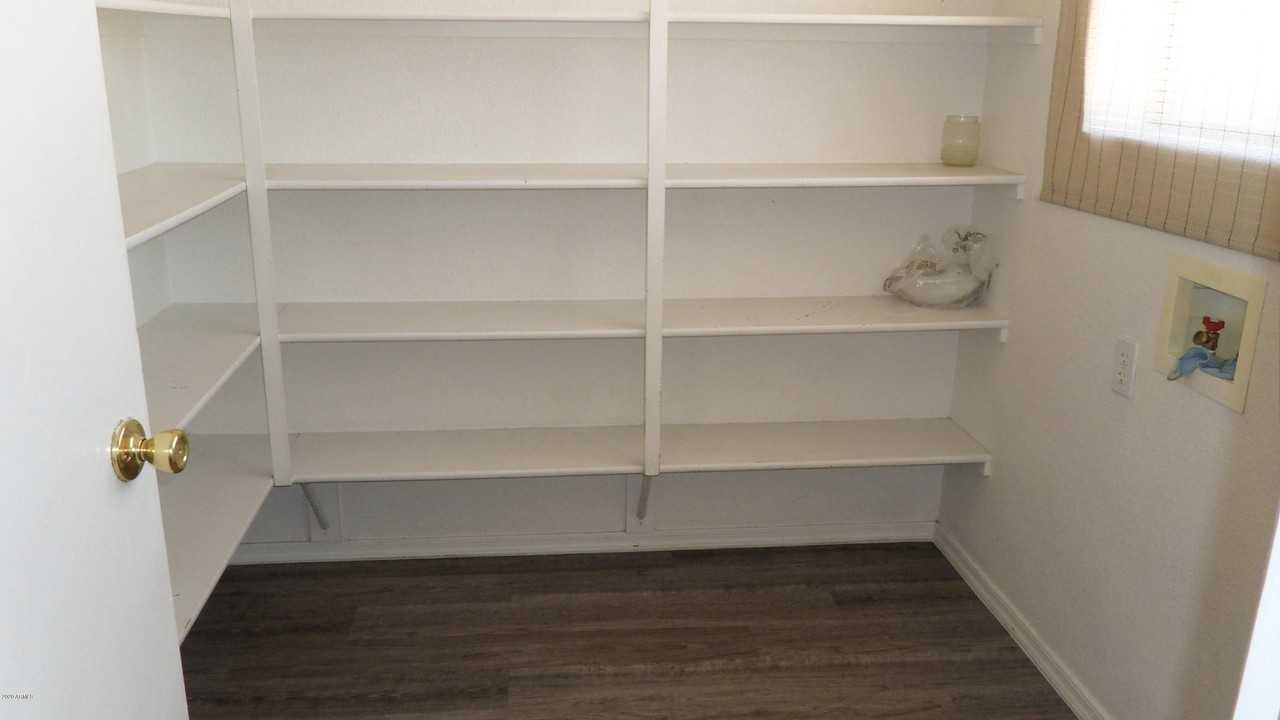 910 E Beth Dr - Photo 5 of 12