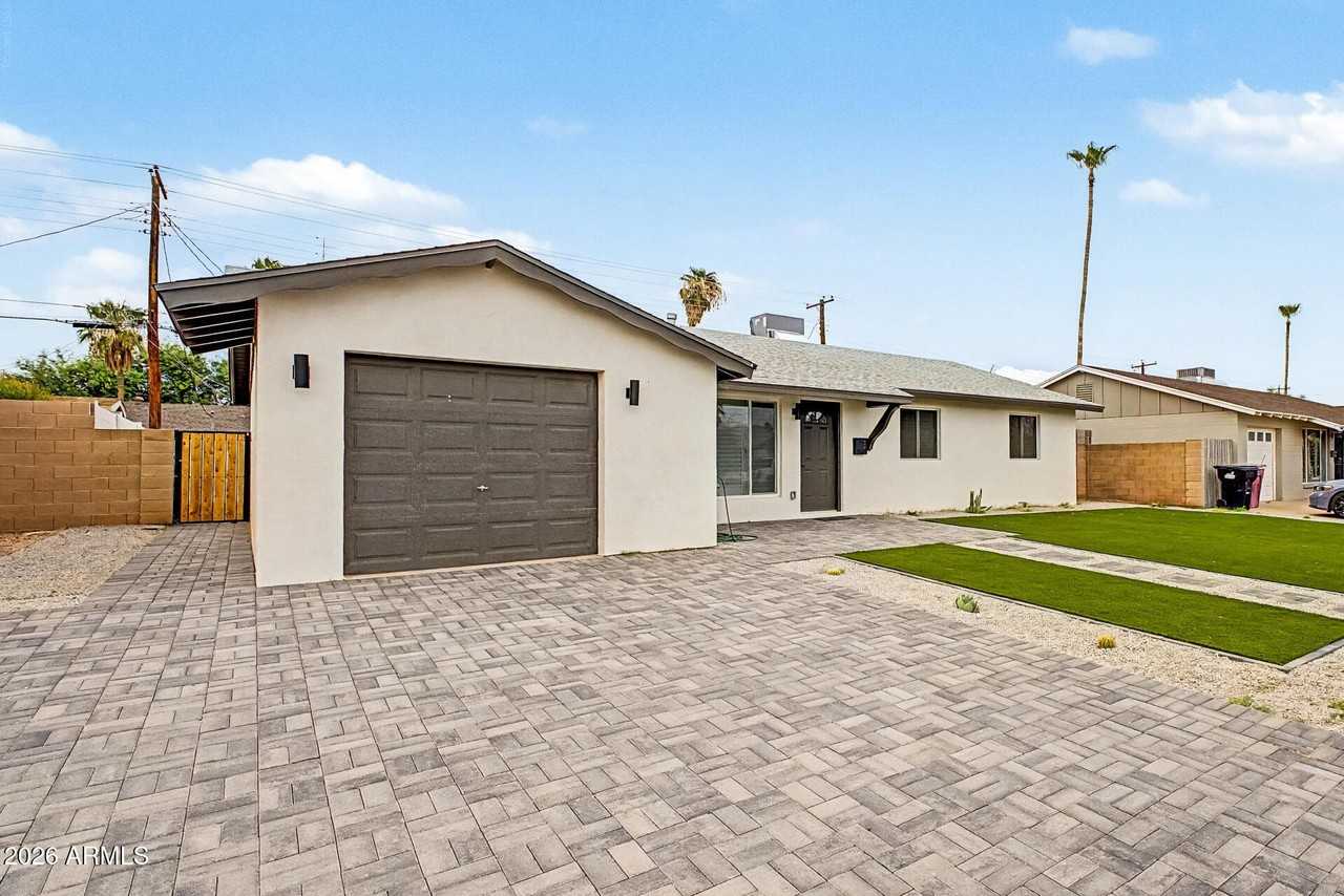 8440 E Palm Ln - Photo 4 of 24