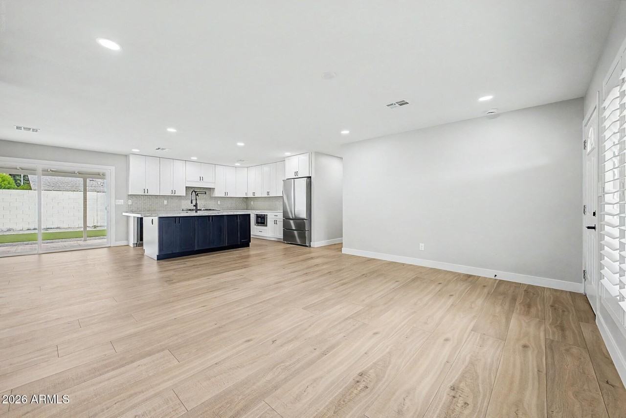 8440 E Palm Ln - Photo 6 of 24
