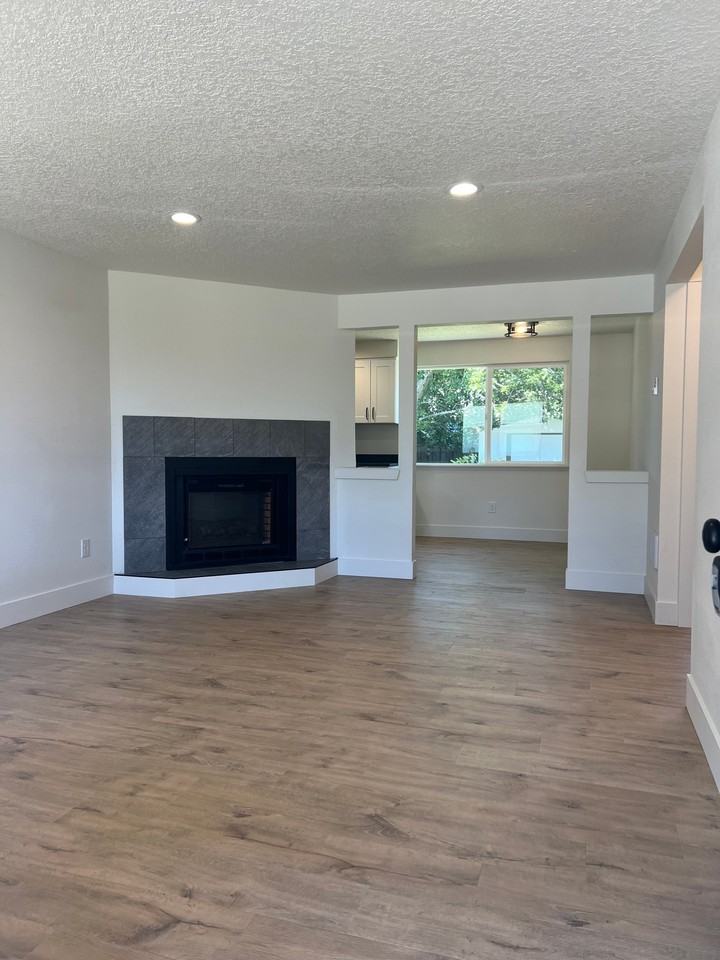 1577 Ne 237th Ave - Photo 2 of 13