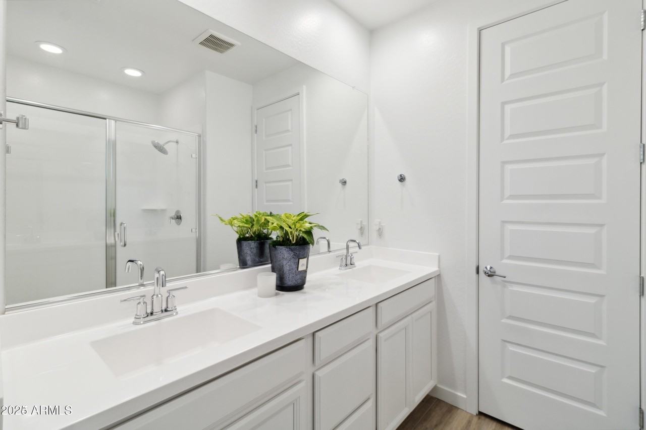 5831 N 89th Dr - Photo 7 of 10