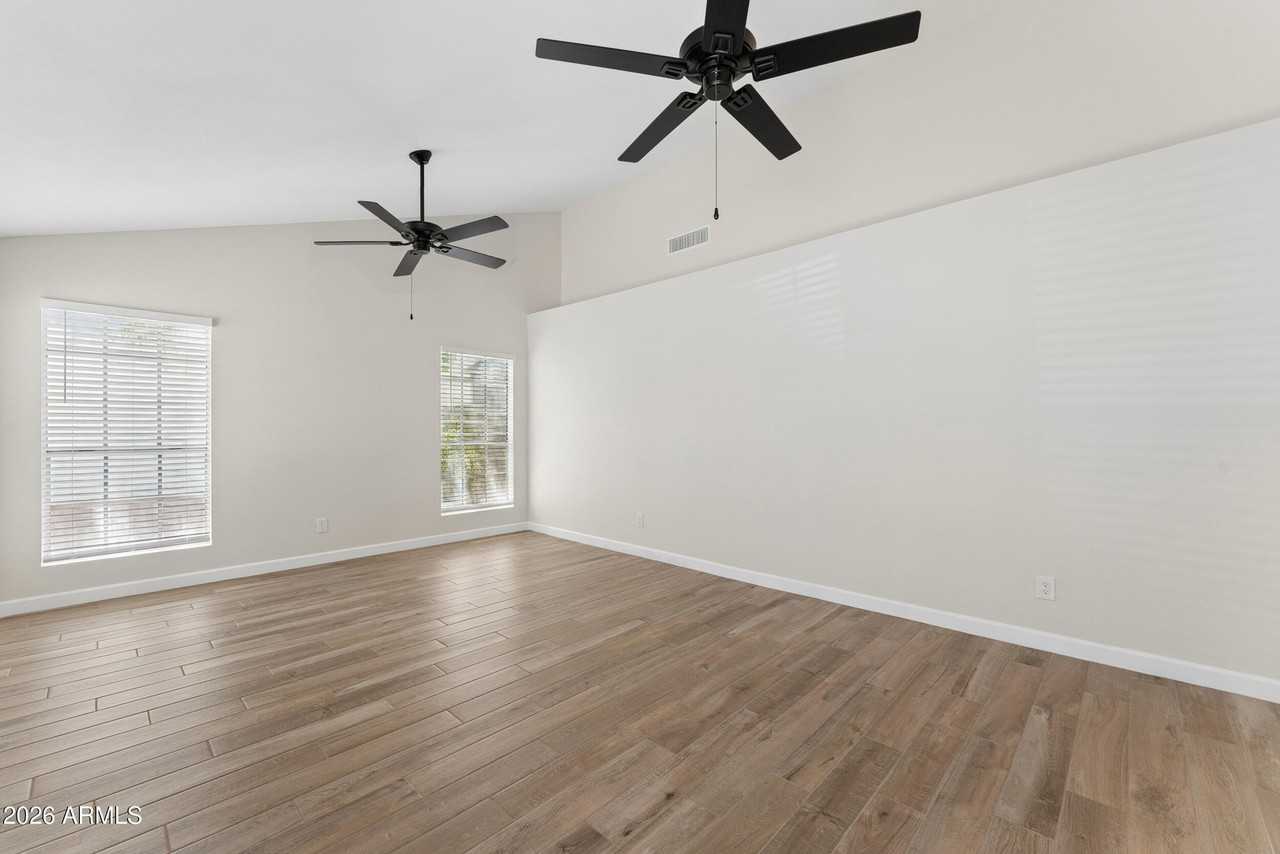 7214 W Sierra Vista Dr - Photo 4 of 28