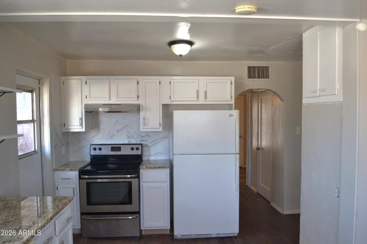 711 E 4th St #709 - Photo 5 of 13