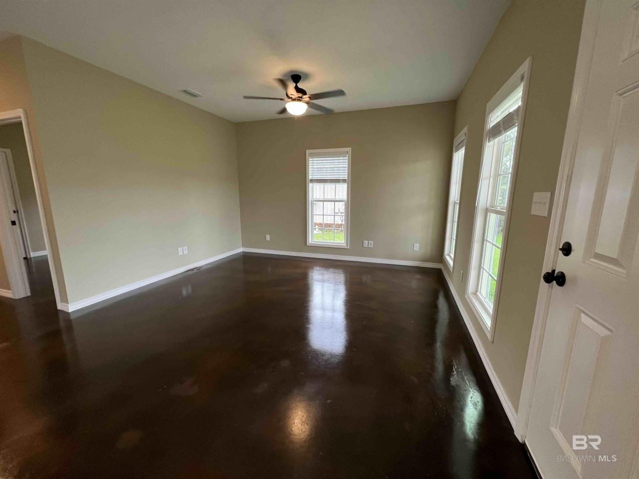 33122 Stables Dr - Photo 2 of 20
