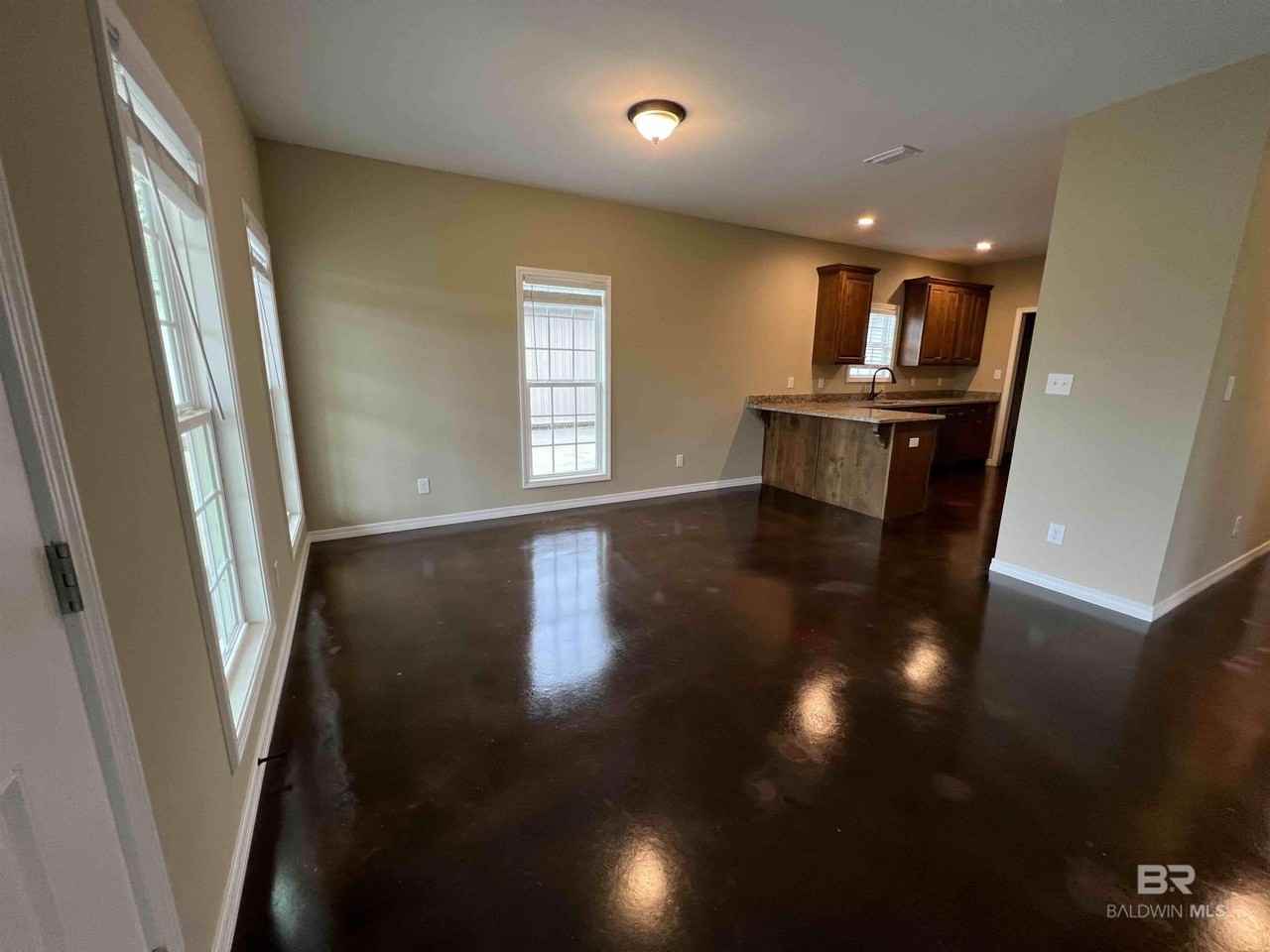 33122 Stables Dr - Photo 3 of 20