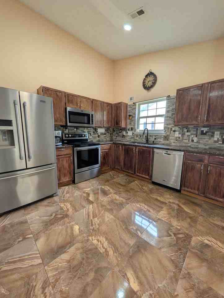 1819 Arlington Ave - Photo 3 of 14
