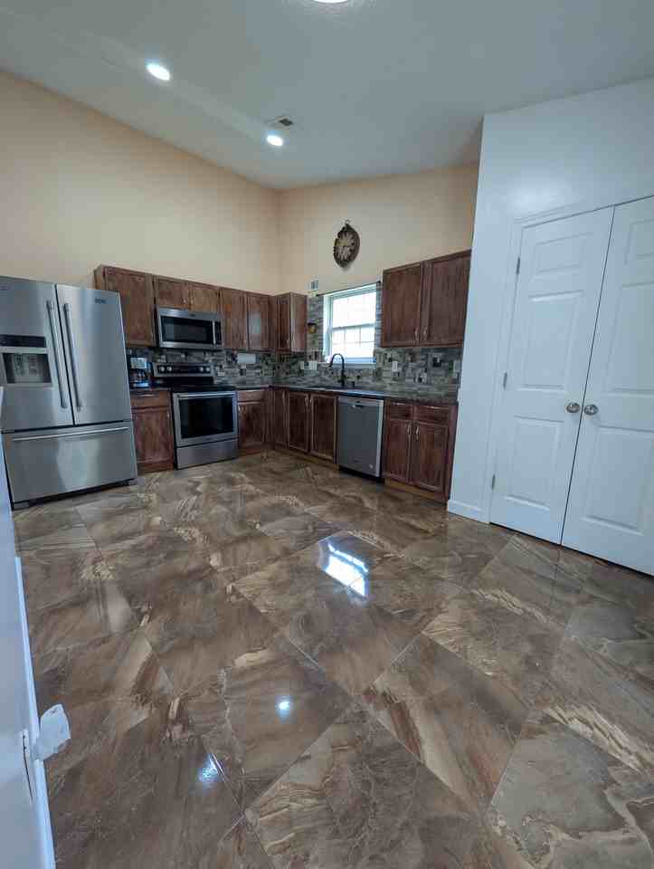 1819 Arlington Ave - Photo 4 of 14