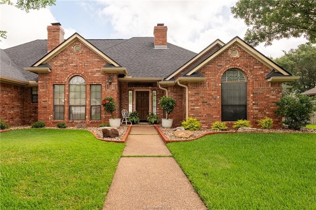 2905 Aztec Ct - Photo 2 of 37