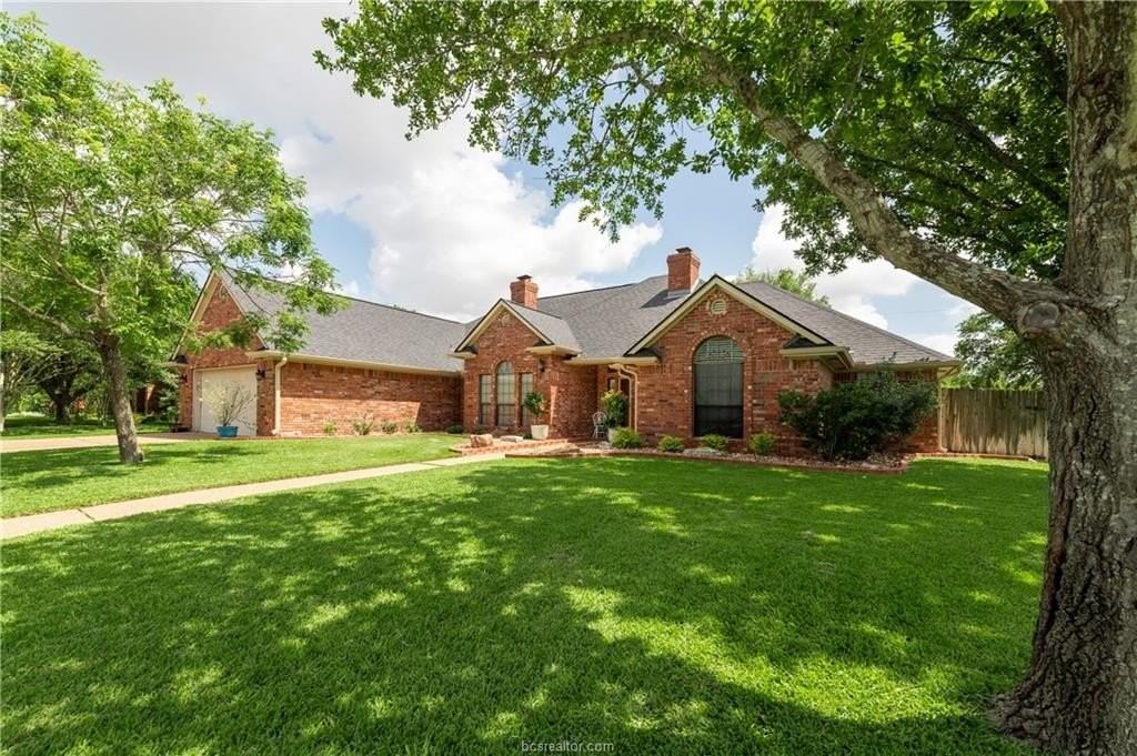 2905 Aztec Ct - Photo 3 of 37