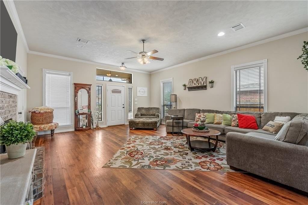918 Dove Landing Ave - Photo 3 of 21