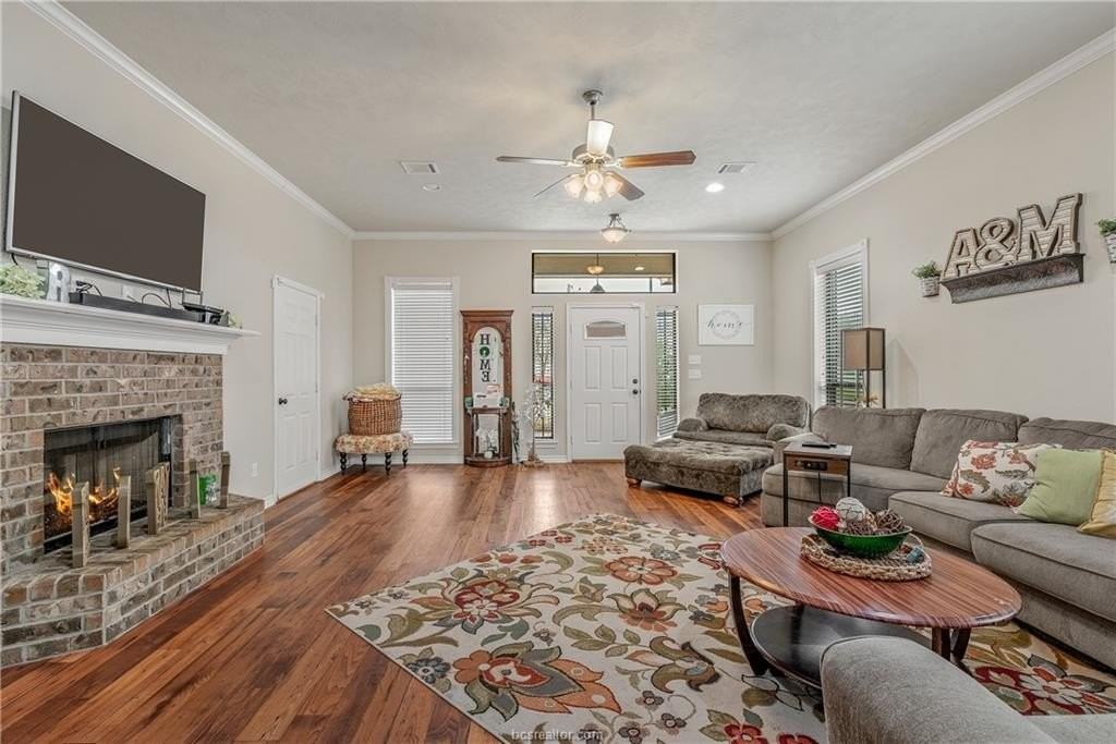 918 Dove Landing Ave - Photo 4 of 21