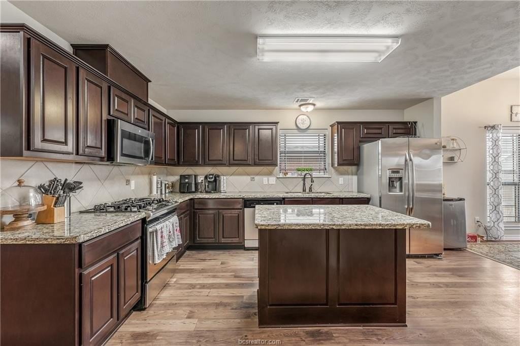 918 Dove Landing Ave - Photo 7 of 21