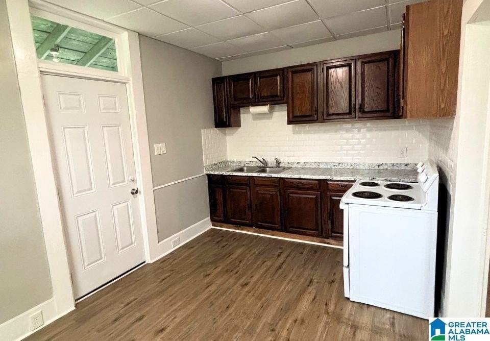 302 Coffee St E - Photo 7 of 8
