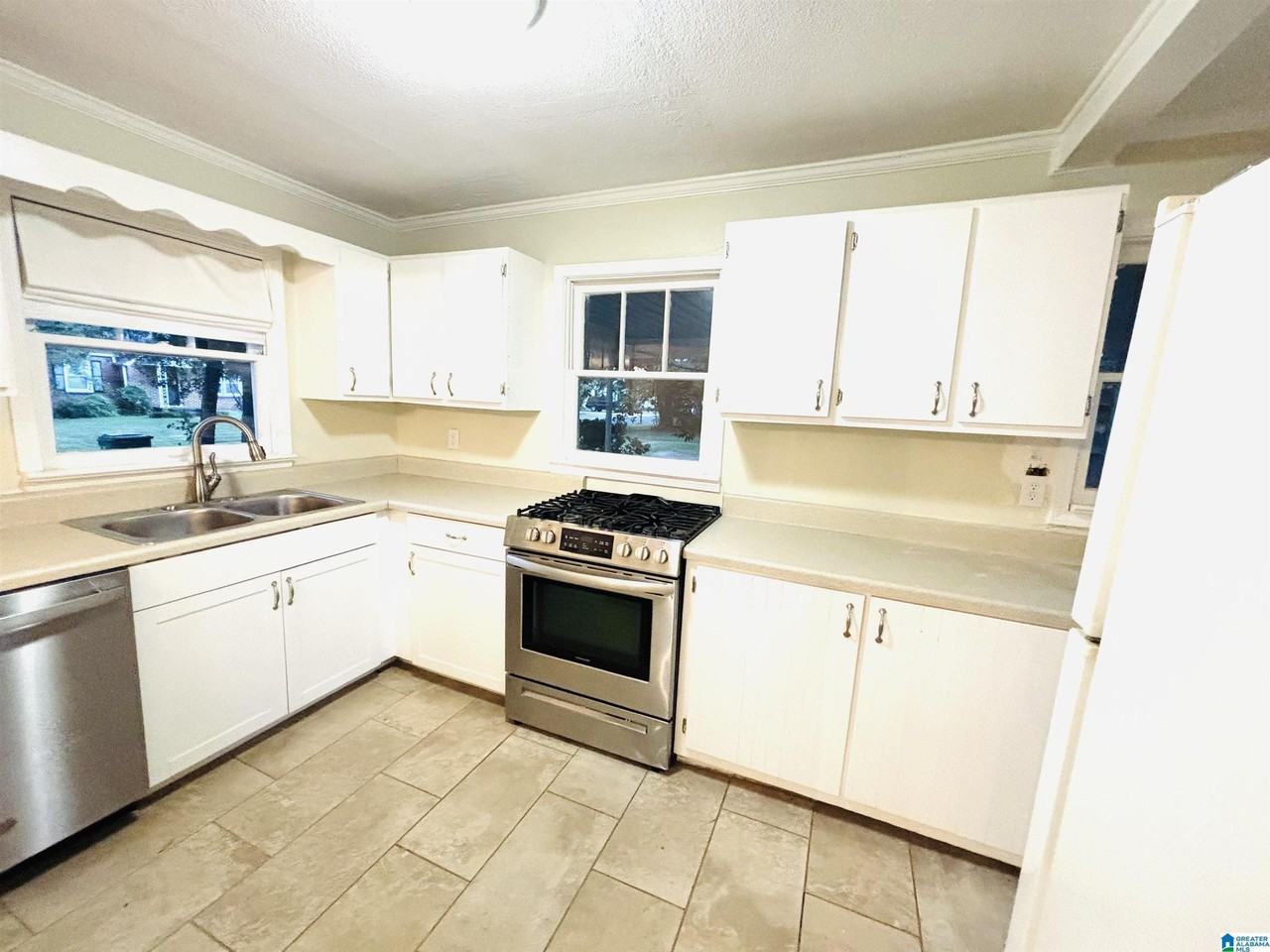 29 Arlington Dr - Photo 2 of 11