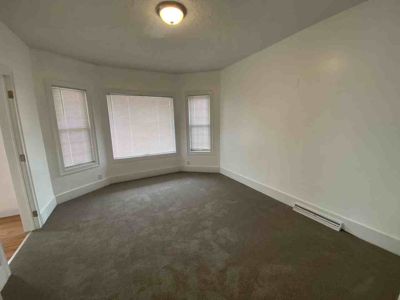 822 Main St - Photo 2 of 6
