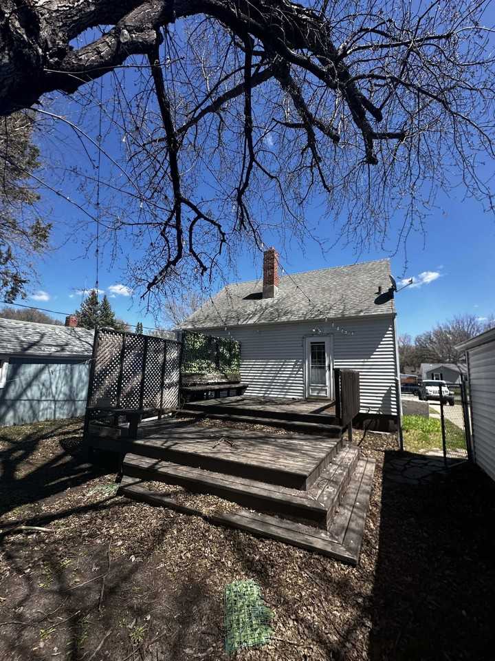 1538 10th St N - Photo 3 of 16