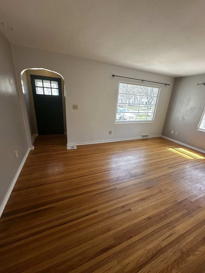 1538 10th St N - Photo 5 of 16