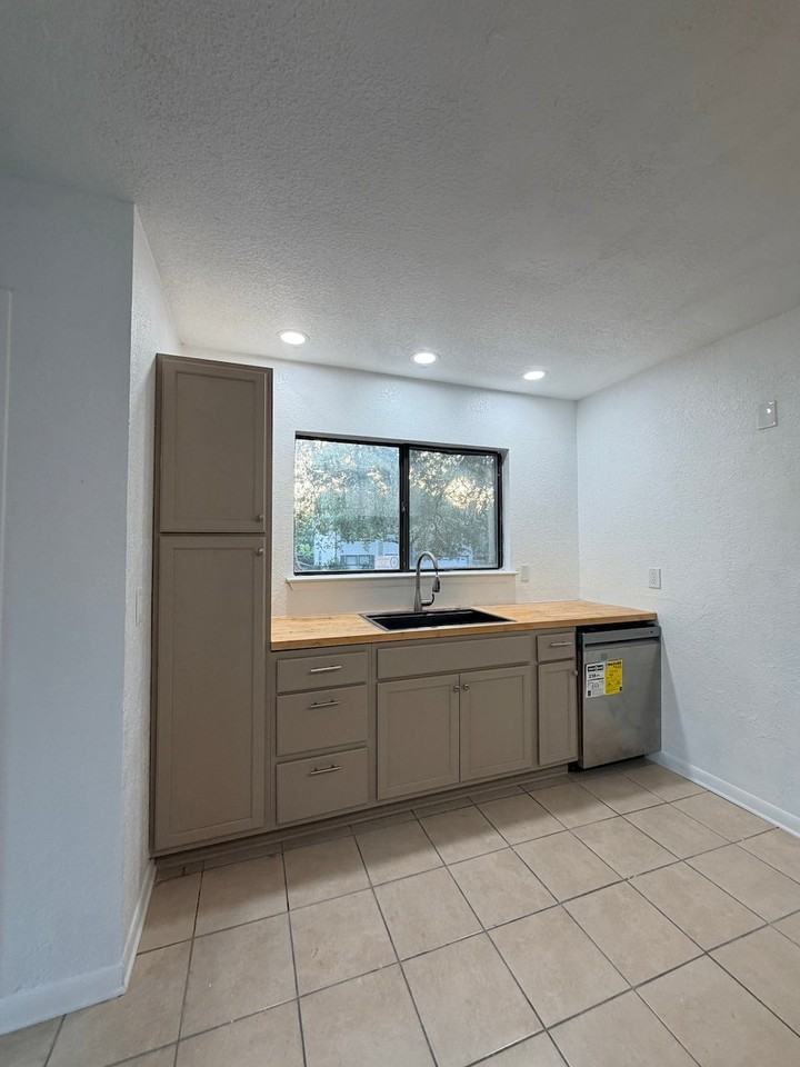 10475 Canyon Vlg - Photo 3 of 18