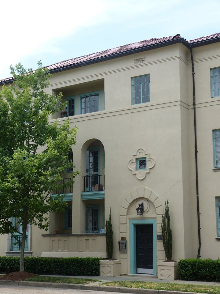 515 N Arthur Ashe Blvd #8