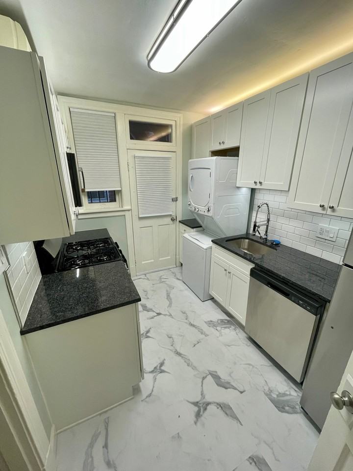 515 N Arthur Ashe Blvd #8 - Photo 5 of 9