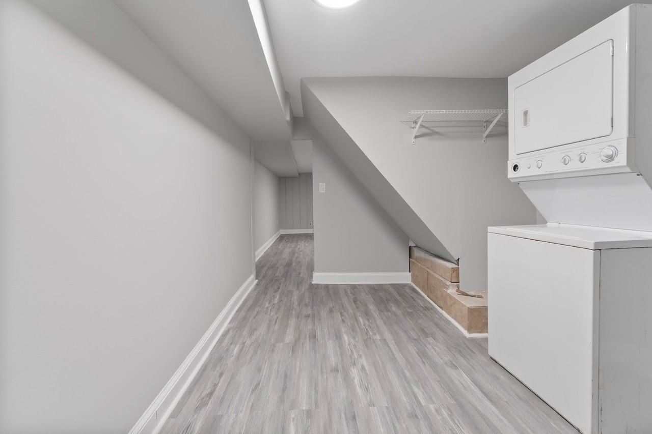 1023 Harlem Ave - Photo 2 of 6