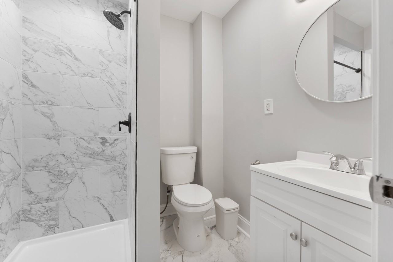1023 Harlem Ave - Photo 3 of 6