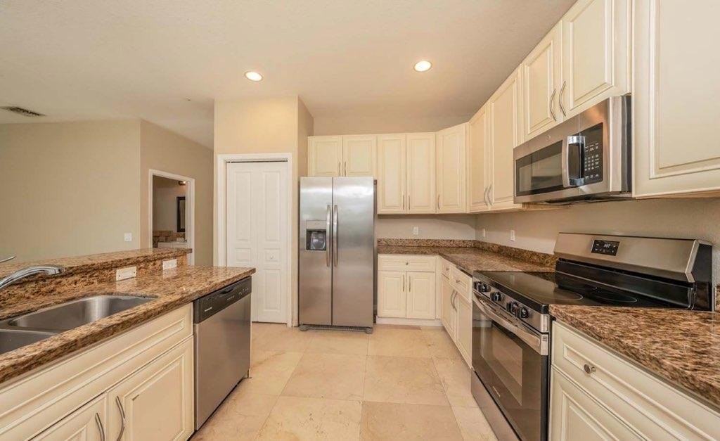 17585 W Lilac St - Photo 2 of 13