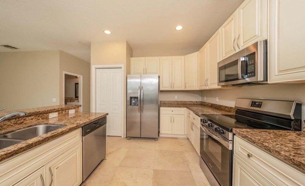 17585 W Lilac St - Photo 4 of 13