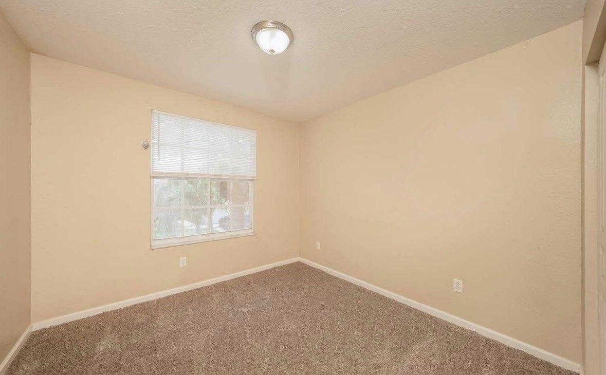 17585 W Lilac St - Photo 7 of 13