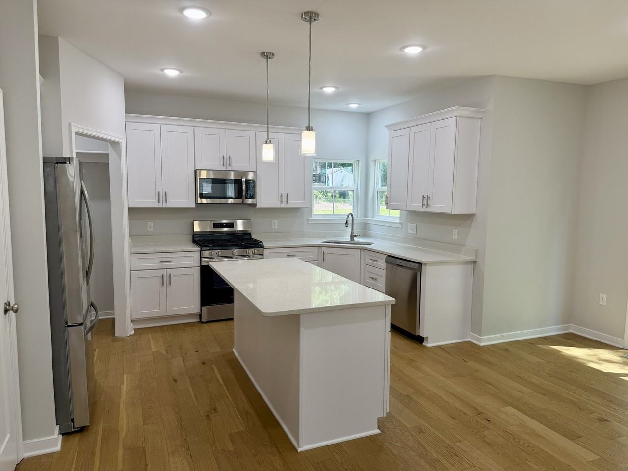 401 Birdie Rd - Photo 4 of 20