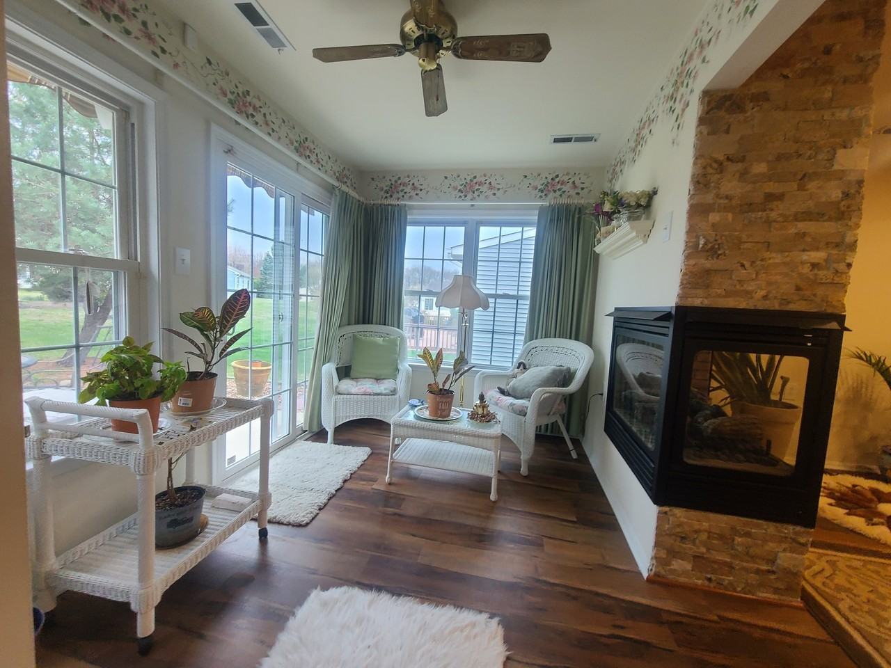 8 White Stone Ct - Photo 2 of 16