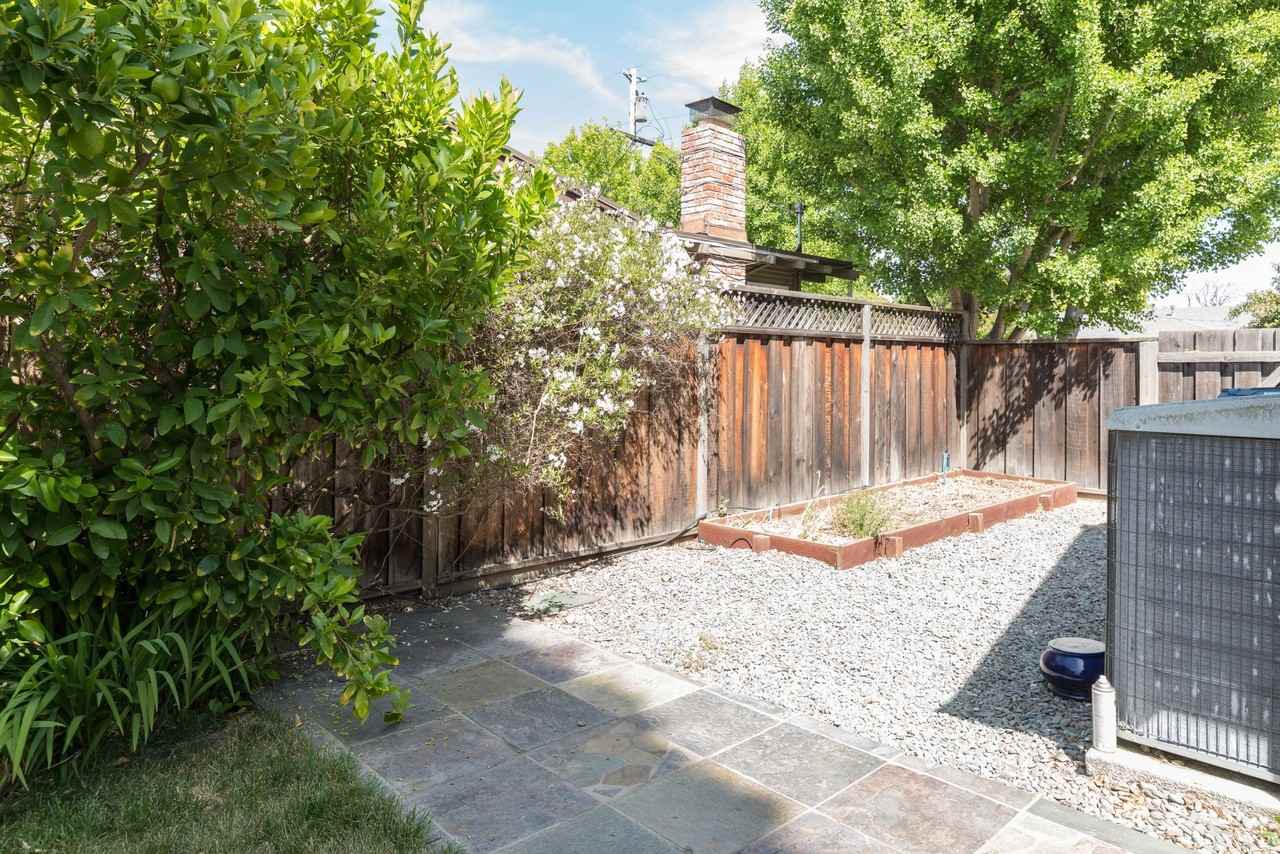 596 Pettis Ave - Photo 6 of 20