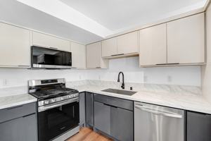 featured image of 356 1/2 N Chicago St