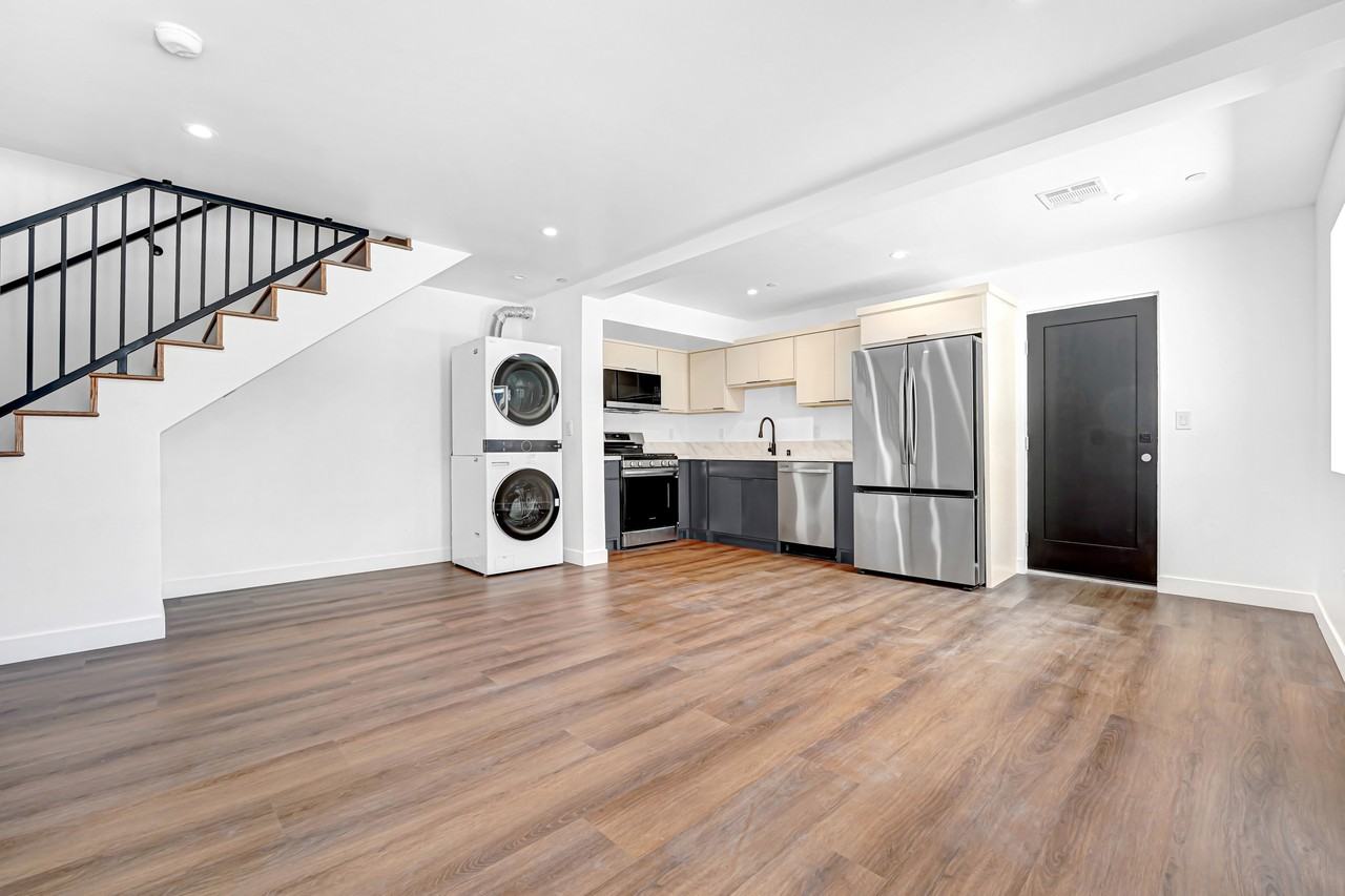 356 1/2 N Chicago St #356-1-2 - Photo 2 of 27