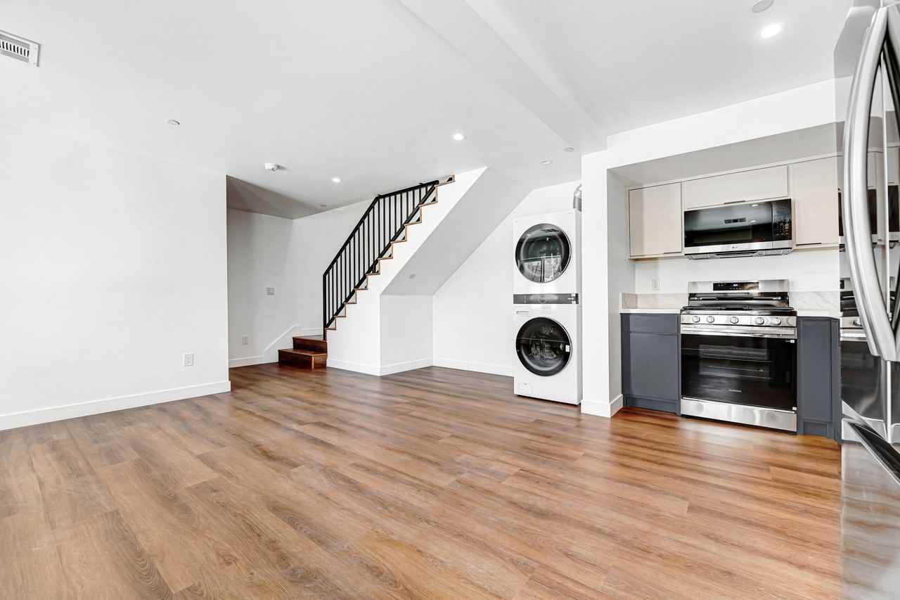 356 1/2 N Chicago St #356-1-2 - Photo 3 of 27