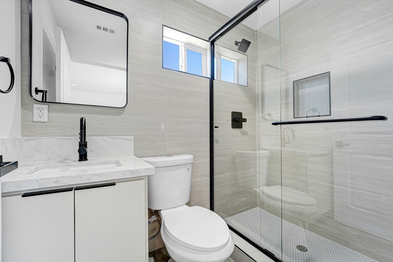 356 1/2 N Chicago St #356-1-2 - Photo 5 of 27
