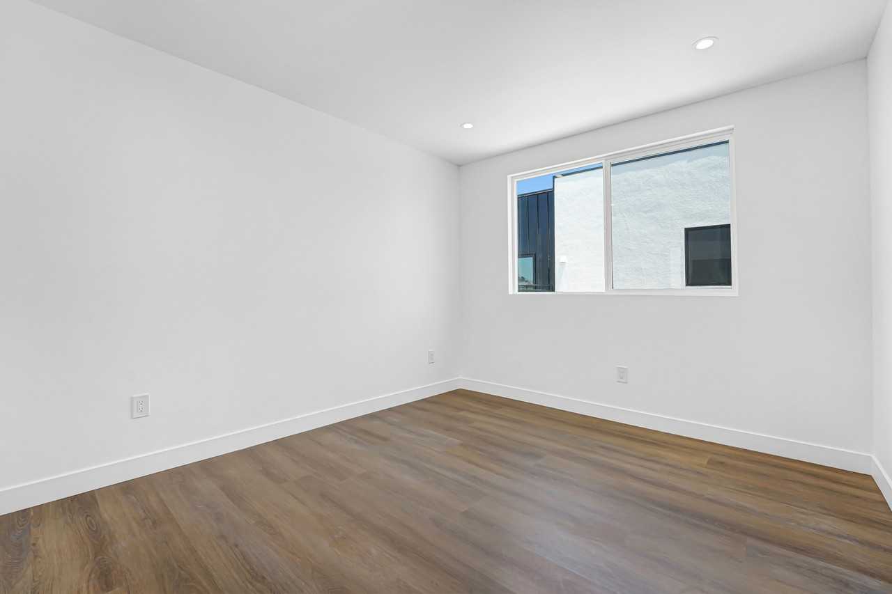 356 1/2 N Chicago St #356-1-2 - Photo 6 of 27