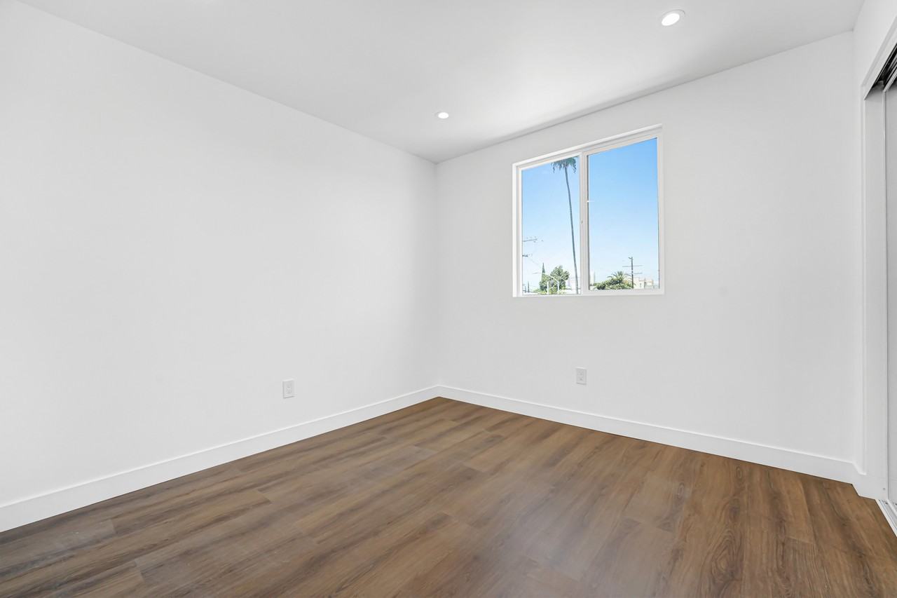 356 1/2 N Chicago St #356-1-2 - Photo 7 of 27