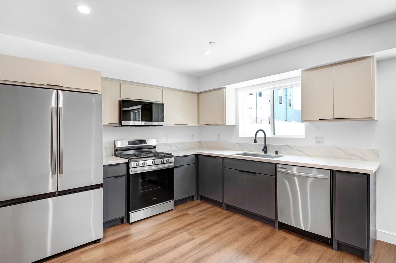 358 1/2 N Chicago St #358-1-2 - Photo 4 of 29