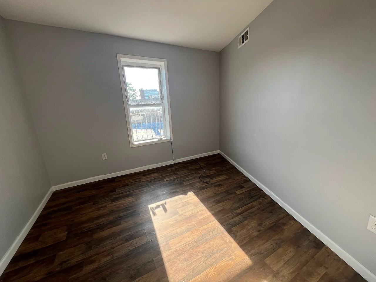 314 Market St #9 - Photo 5 of 9