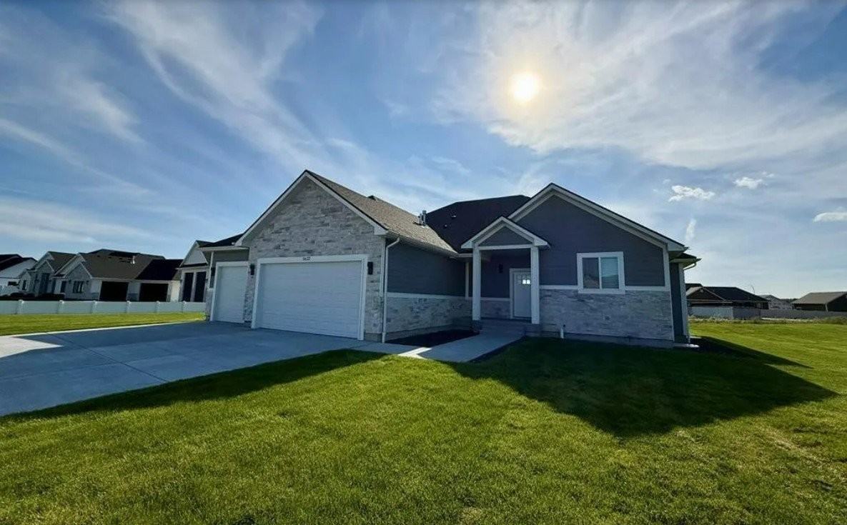 5622 Glass Mountain Blvd - Photo 2 of 20