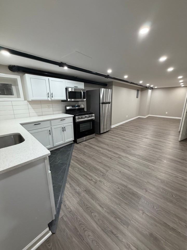 131 S Harrison St #B3 - Photo 2 of 9