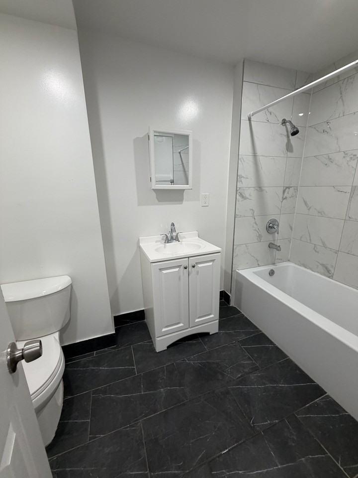 131 S Harrison St #B3 - Photo 7 of 9