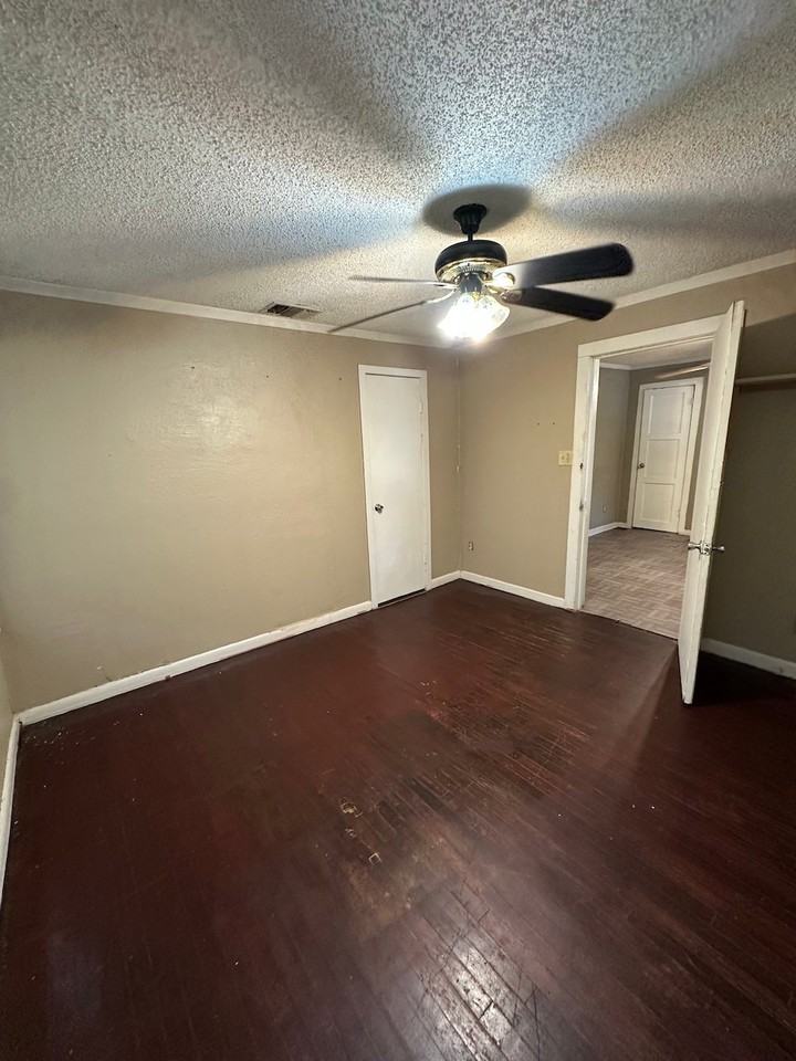 944 W Lynwood Ave - Photo 3 of 11