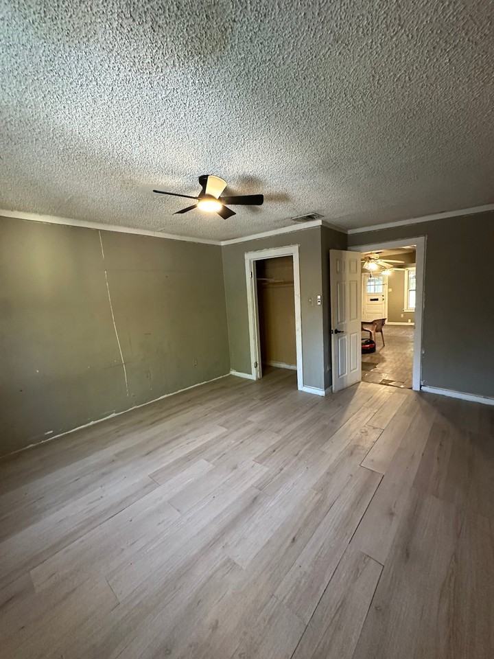 944 W Lynwood Ave - Photo 4 of 11