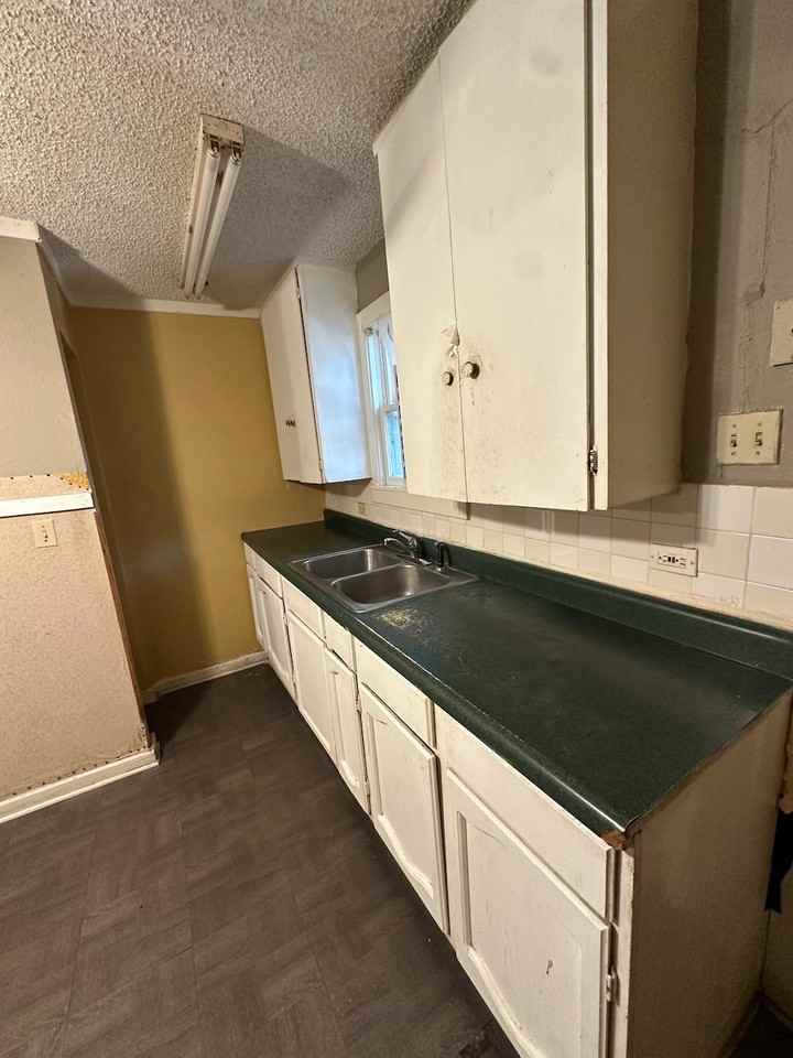 944 W Lynwood Ave - Photo 7 of 11