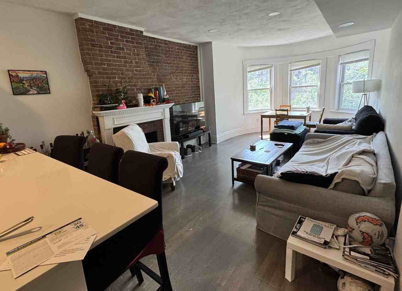 1406 Beacon St #3 - Photo 3 of 16