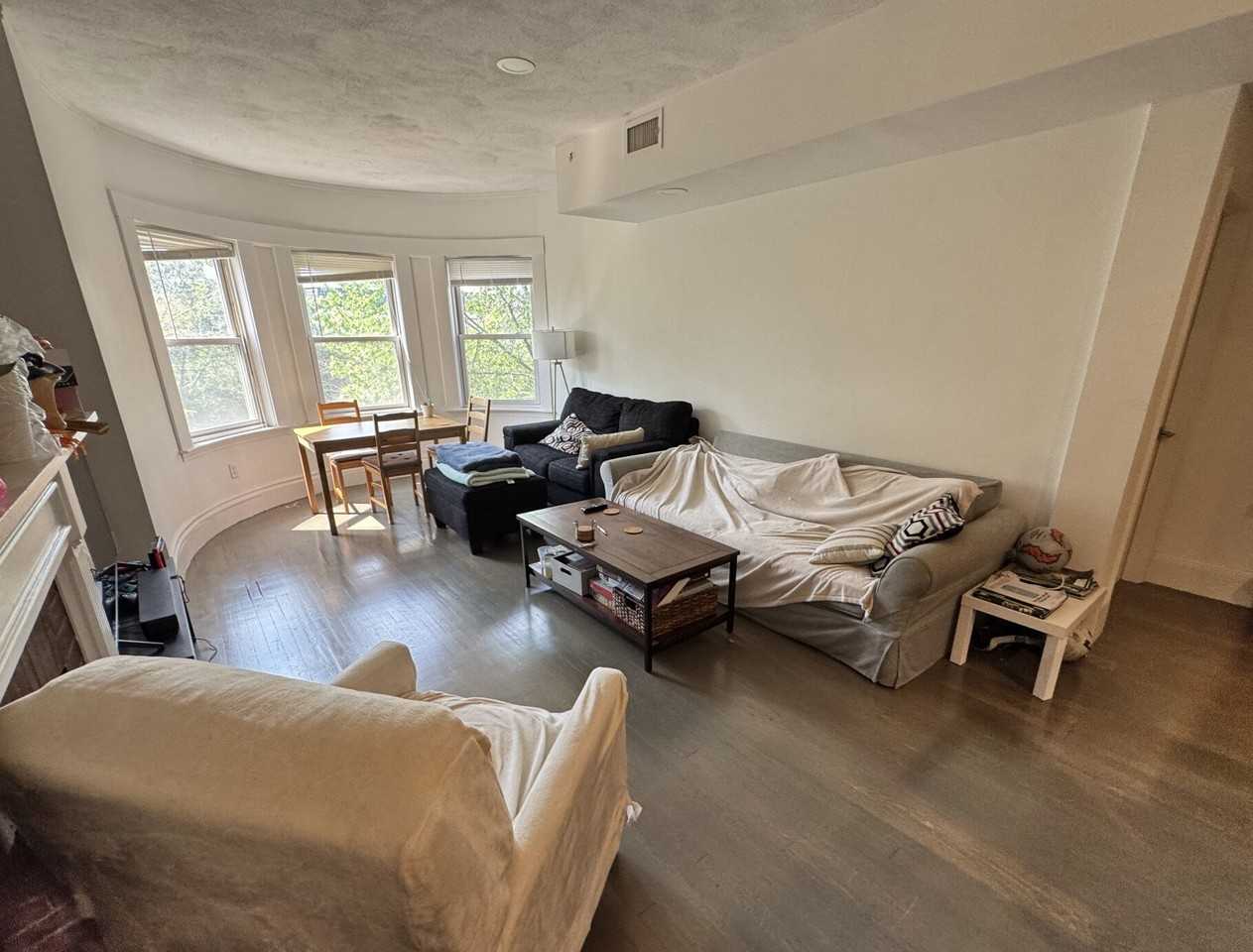 1406 Beacon St #3 - Photo 4 of 16