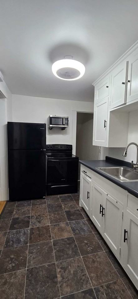 1144 Broadway N - Photo 4 of 16