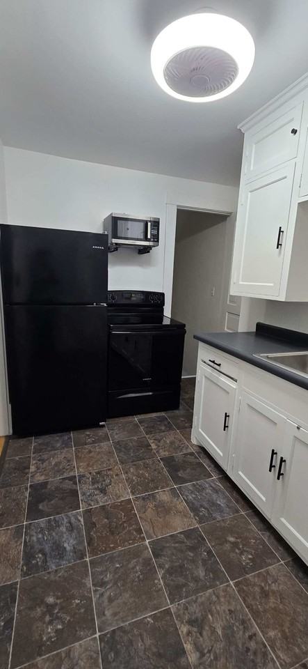 1144 Broadway N - Photo 6 of 16